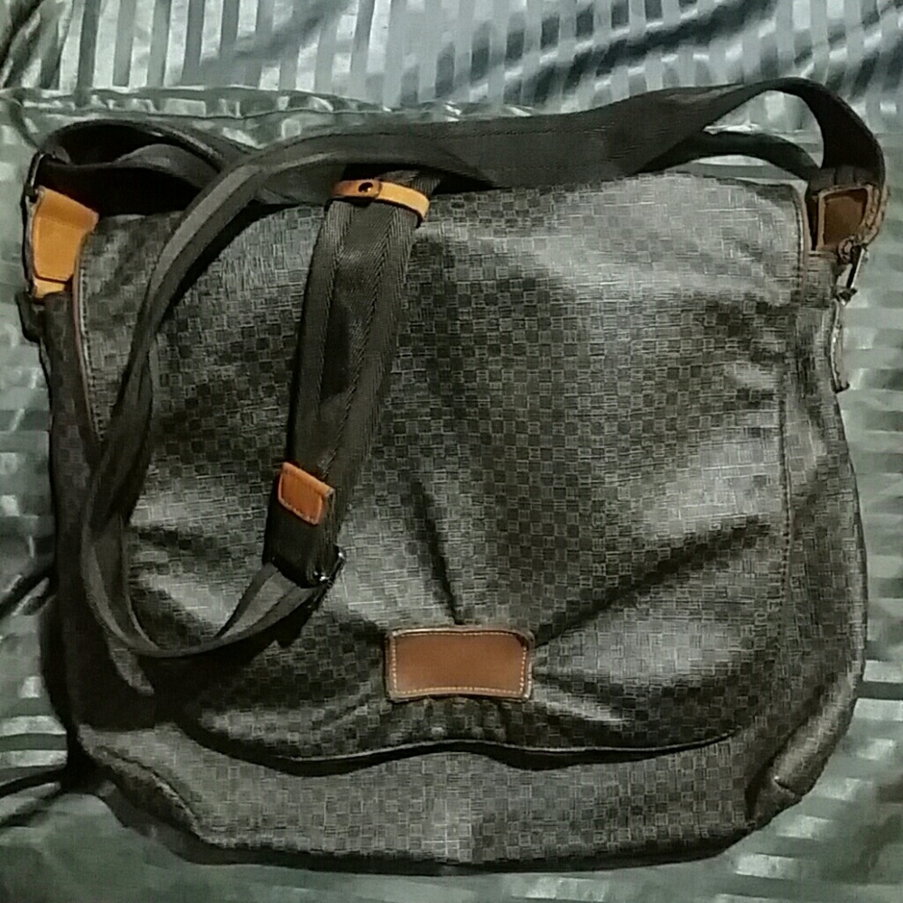 UNISEX DAKS SLING BAG like Brand New